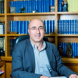 Yiannis Papazacharia